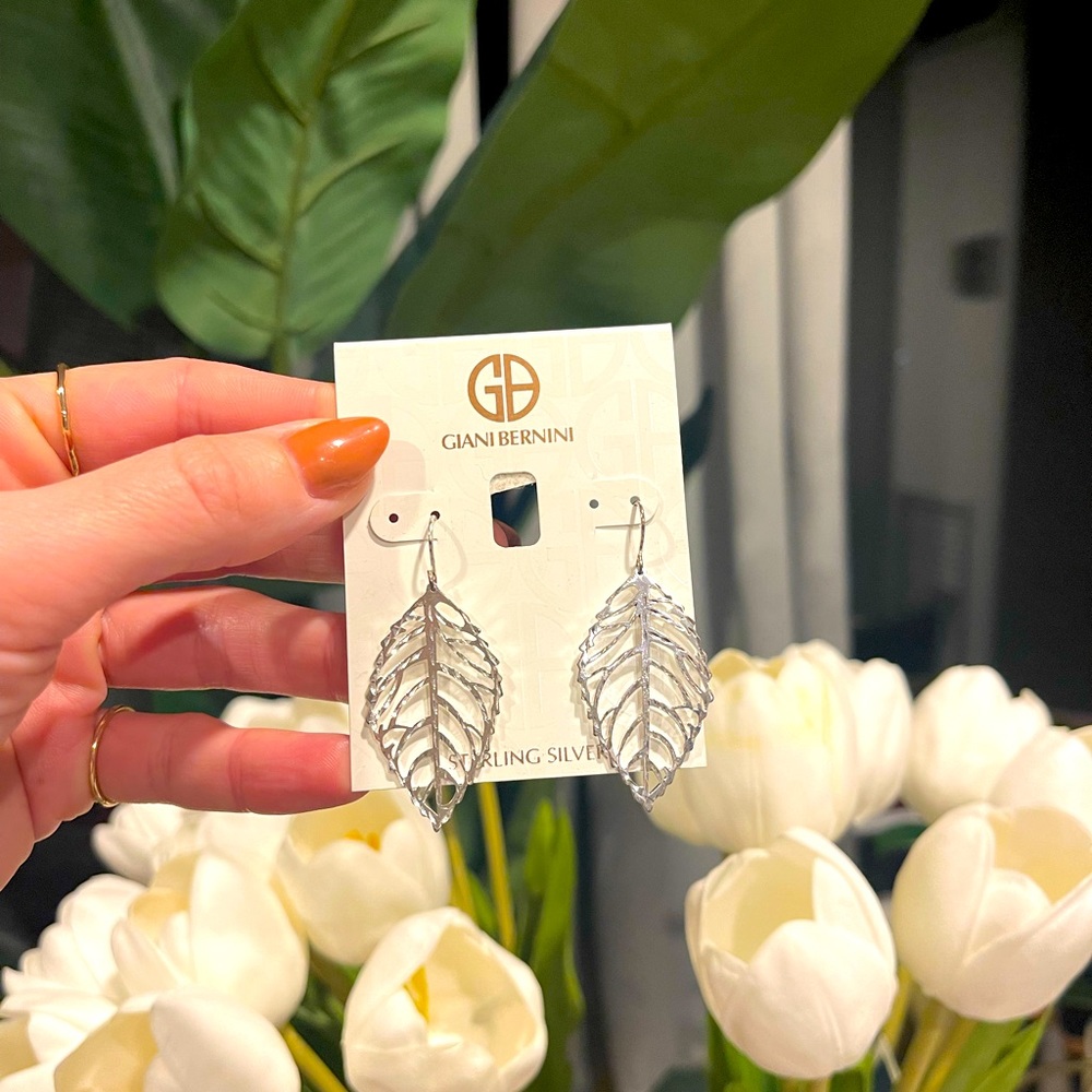 Gorgeous dainty sterling silver leaf earrings!